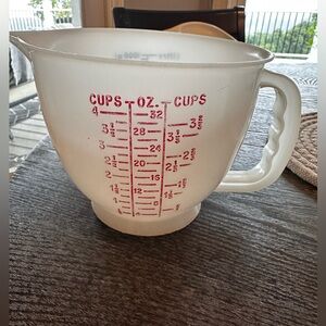 1977 Vintage Tupperware 4 cup batter bowl